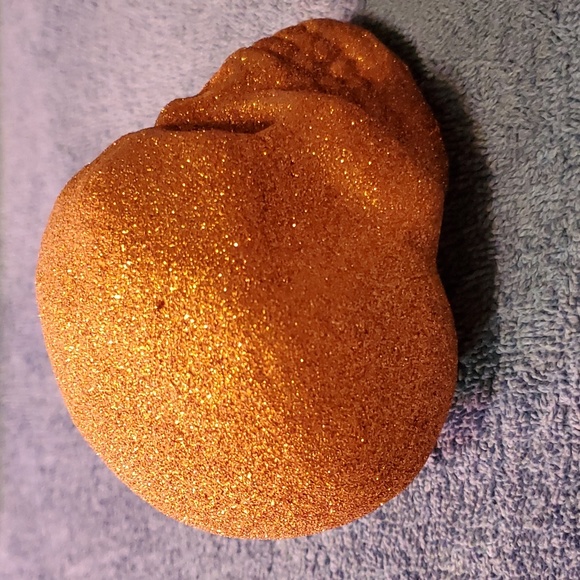 Golden glitter Styrofoam skull - Picture 3 of 6